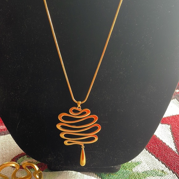 NWT Trina Turk necklace and bracket set - Picture 2 of 9